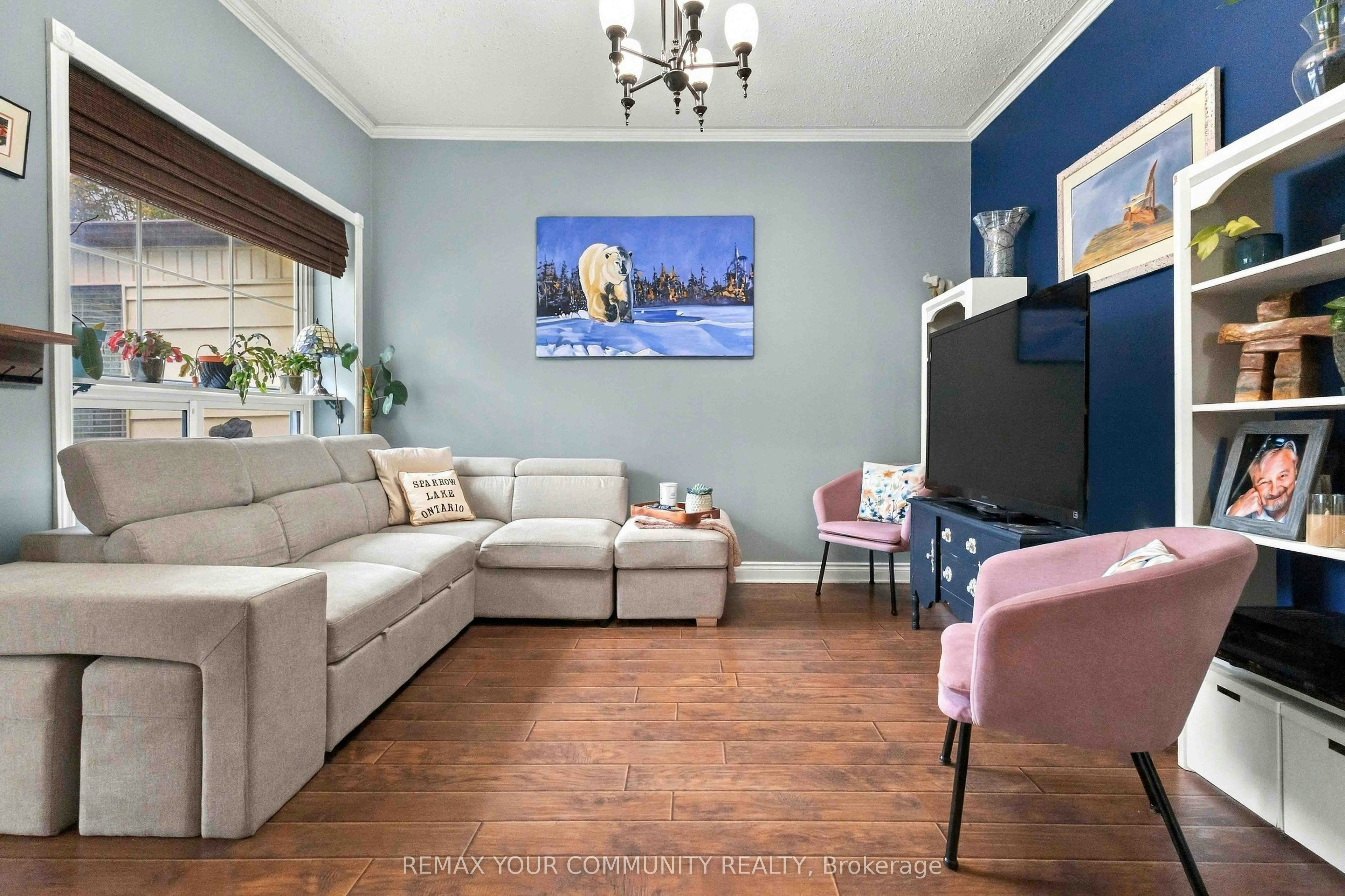 318 Mary Street W, Whitby, ON, L1N 2R6 4