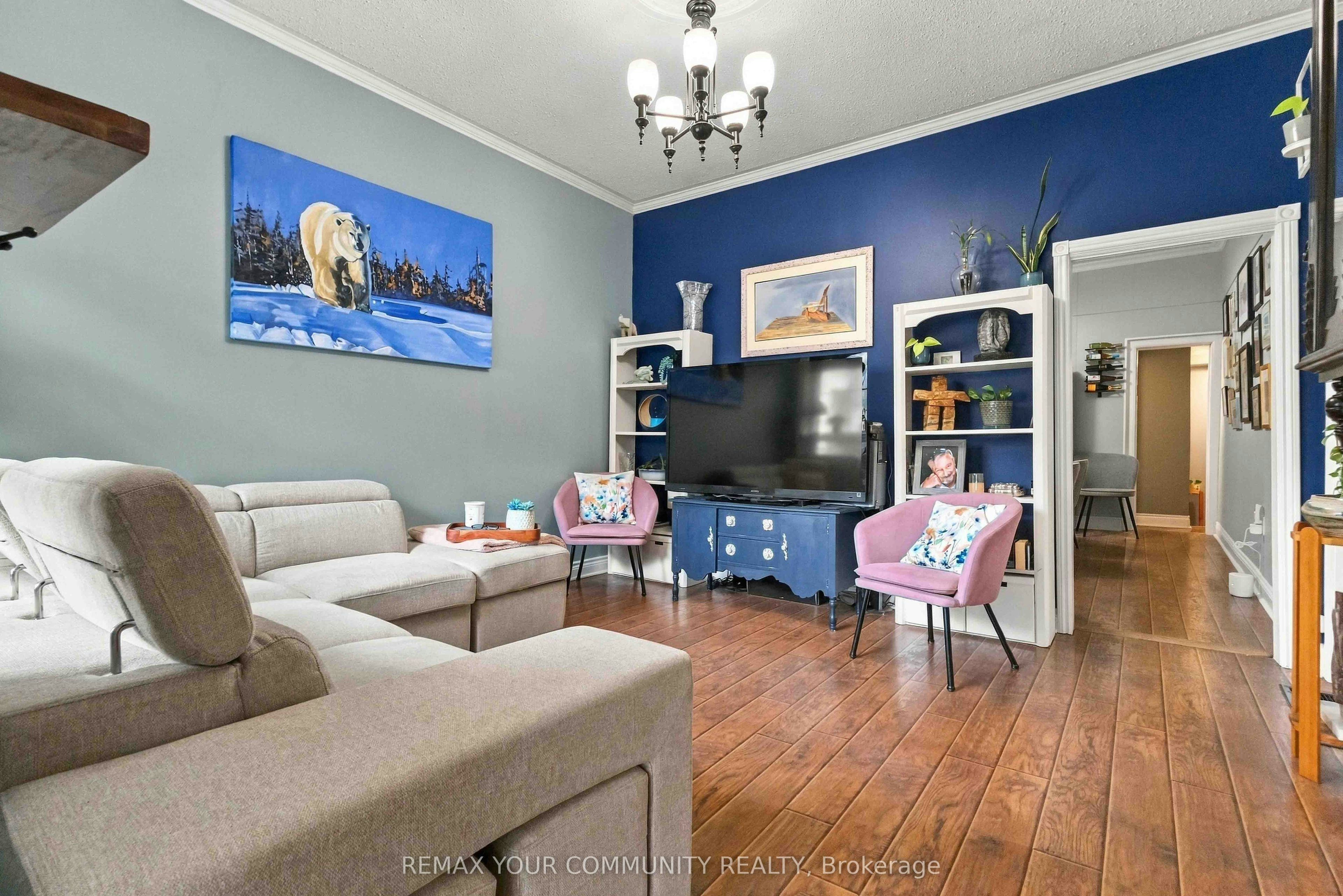 318 Mary Street W, Whitby, ON, L1N 2R6 3