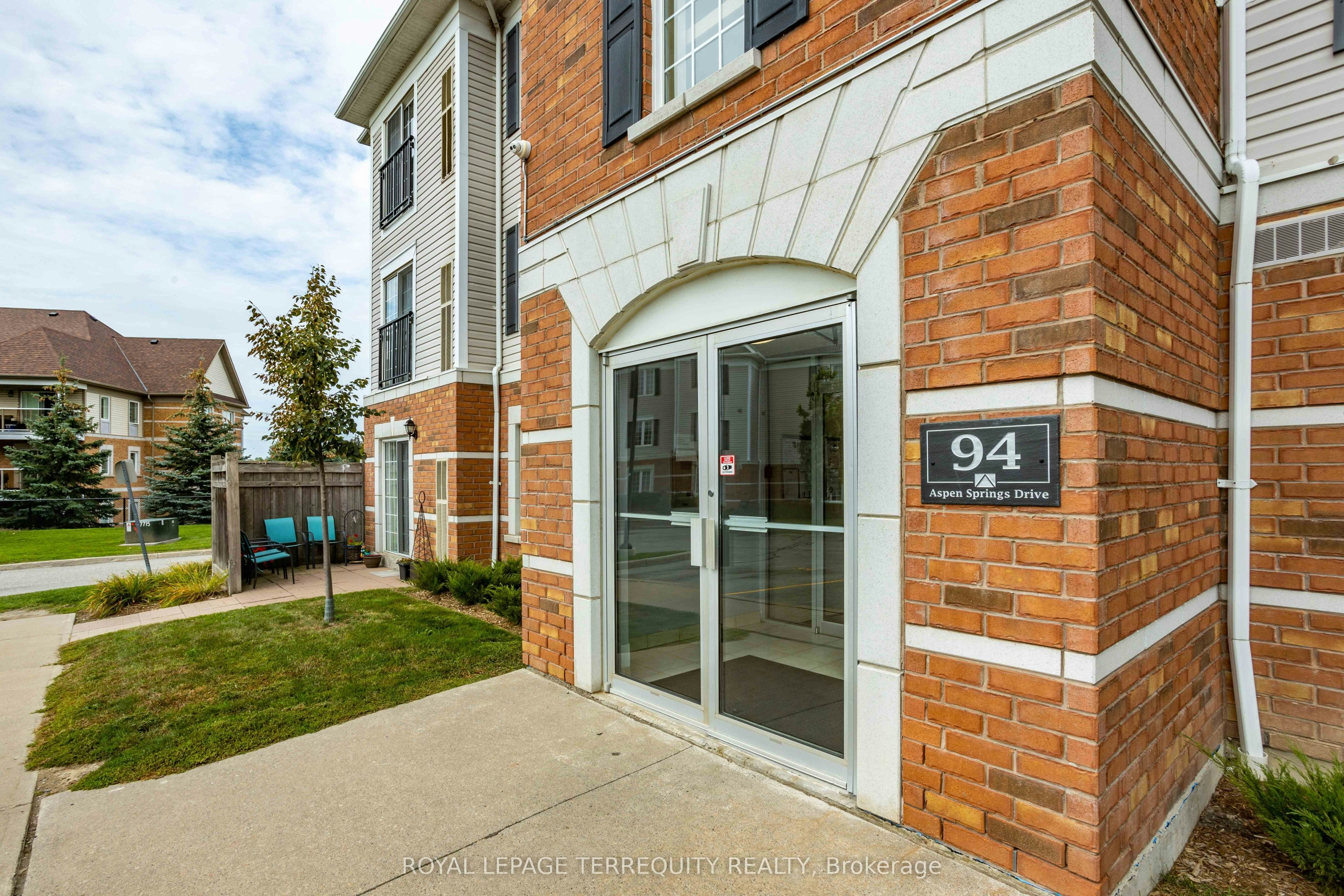 211-94 Aspen Springs Drive, Clarington, ON, L1C 5N4 - 6