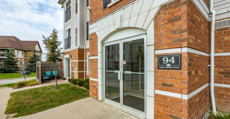 211-94 Aspen Springs Drive, Clarington, ON, L1C 5N4 - 6
