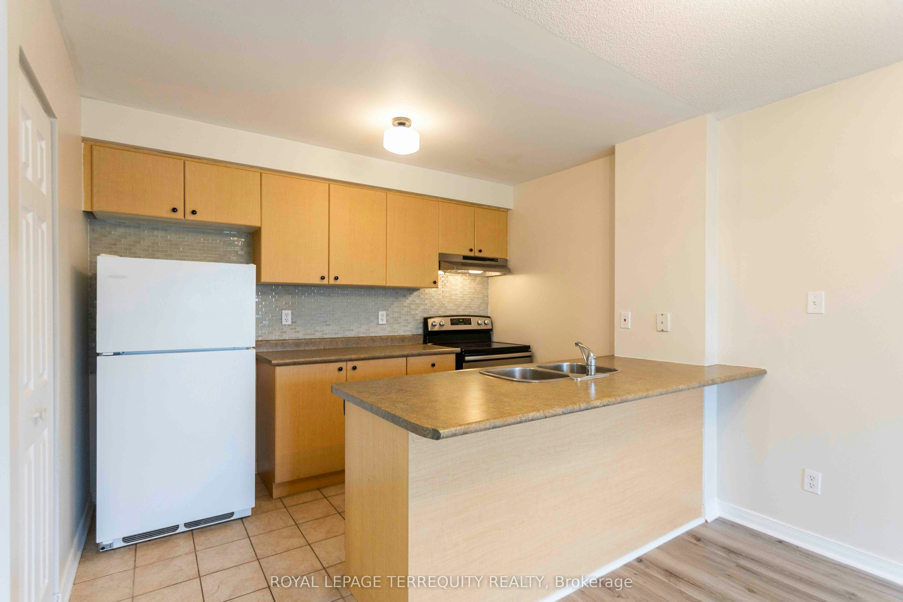 211-94 Aspen Springs Drive, Clarington, ON, L1C 5N4 - 17