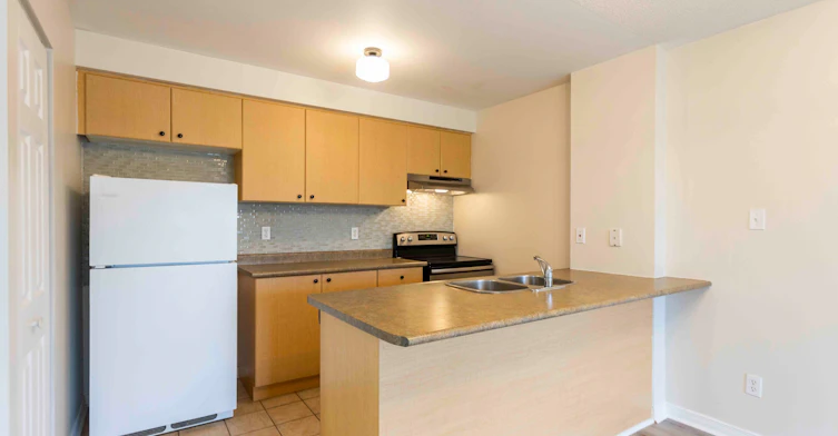 211-94 Aspen Springs Drive, Clarington, ON, L1C 5N4 - 17