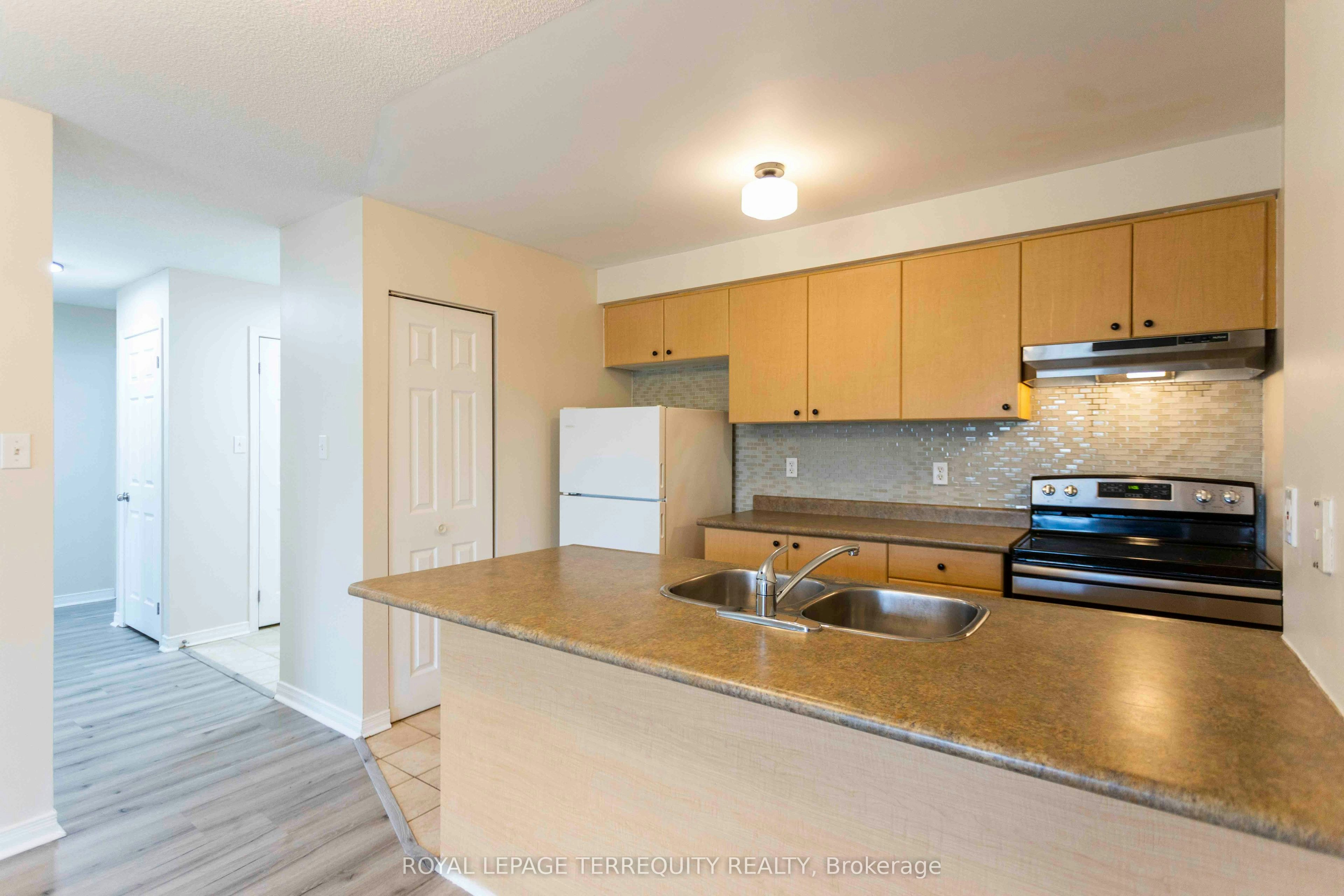211-94 Aspen Springs Drive, Clarington, ON, L1C 5N4 - 19