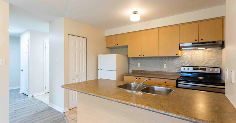 211-94 Aspen Springs Drive, Clarington, ON, L1C 5N4 - 19