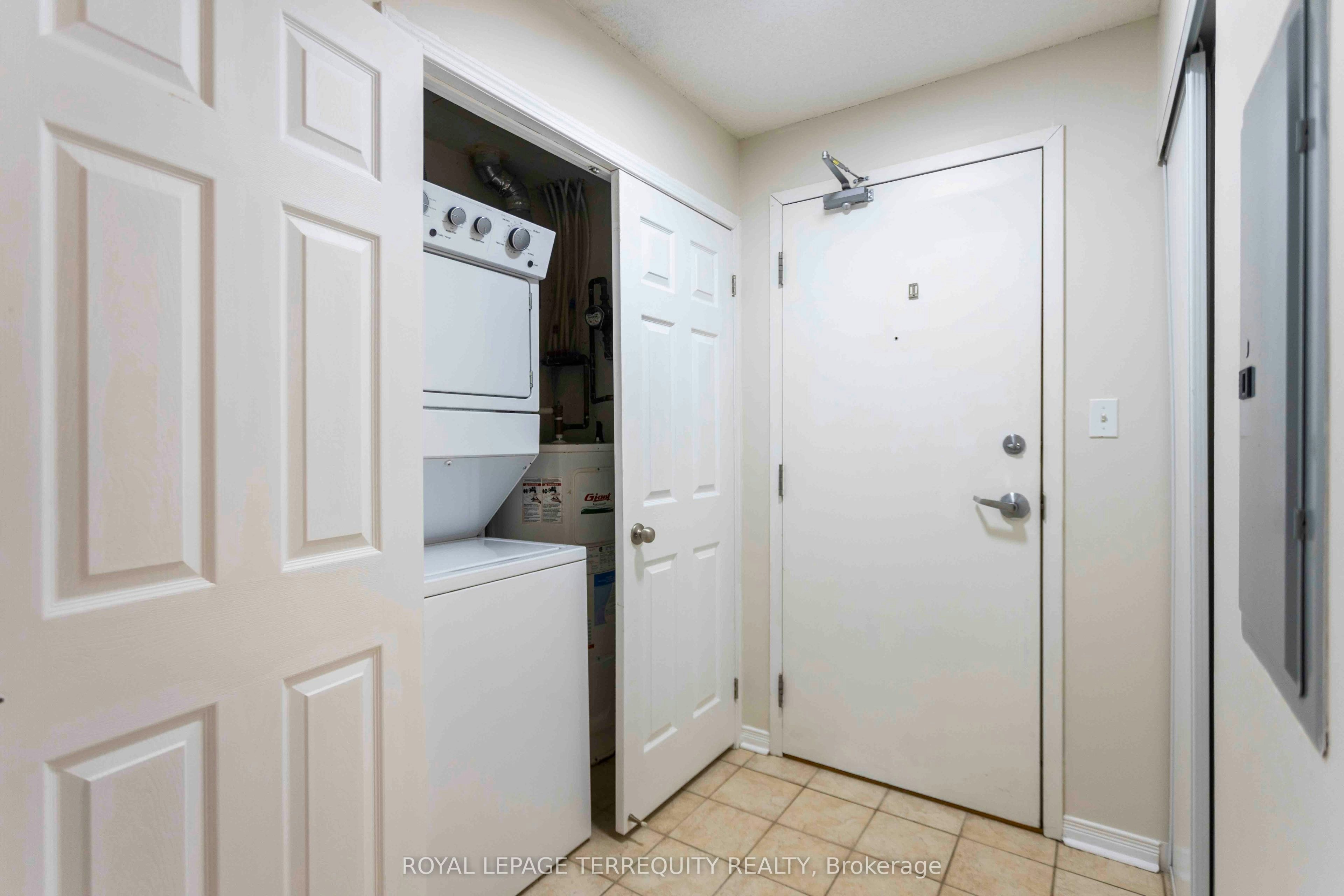 211-94 Aspen Springs Drive, Clarington, ON, L1C 5N4 - 11