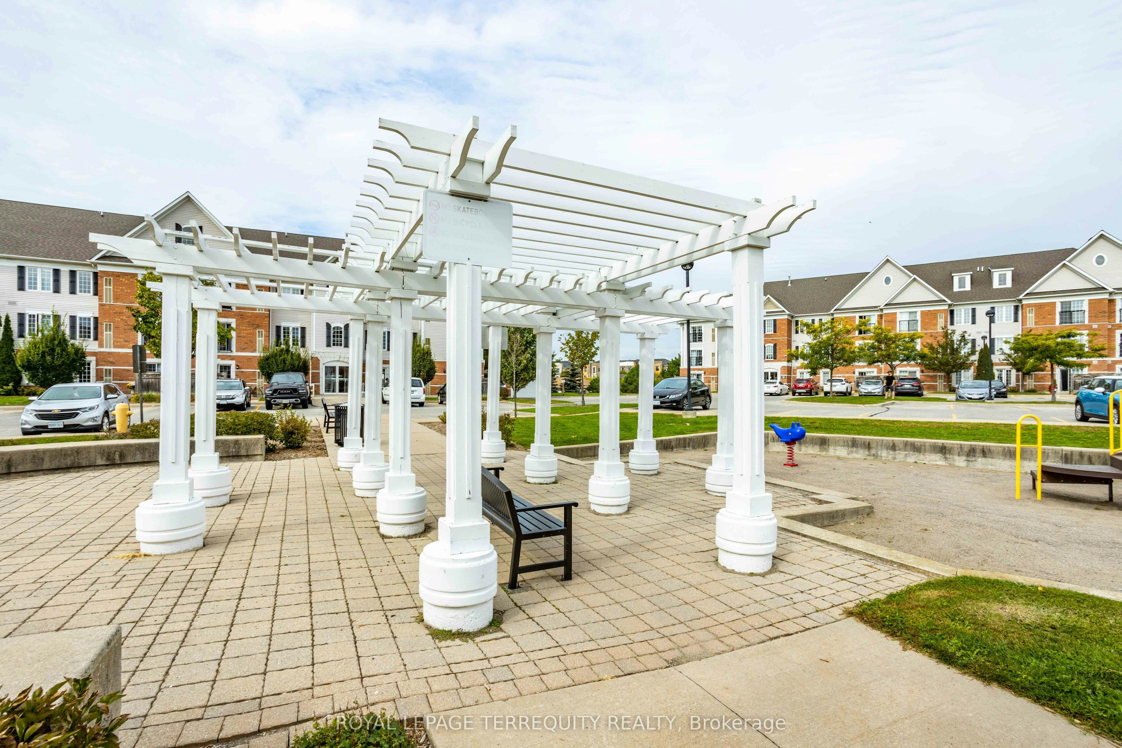 211-94 Aspen Springs Drive, Clarington, ON, L1C 5N4 - 4