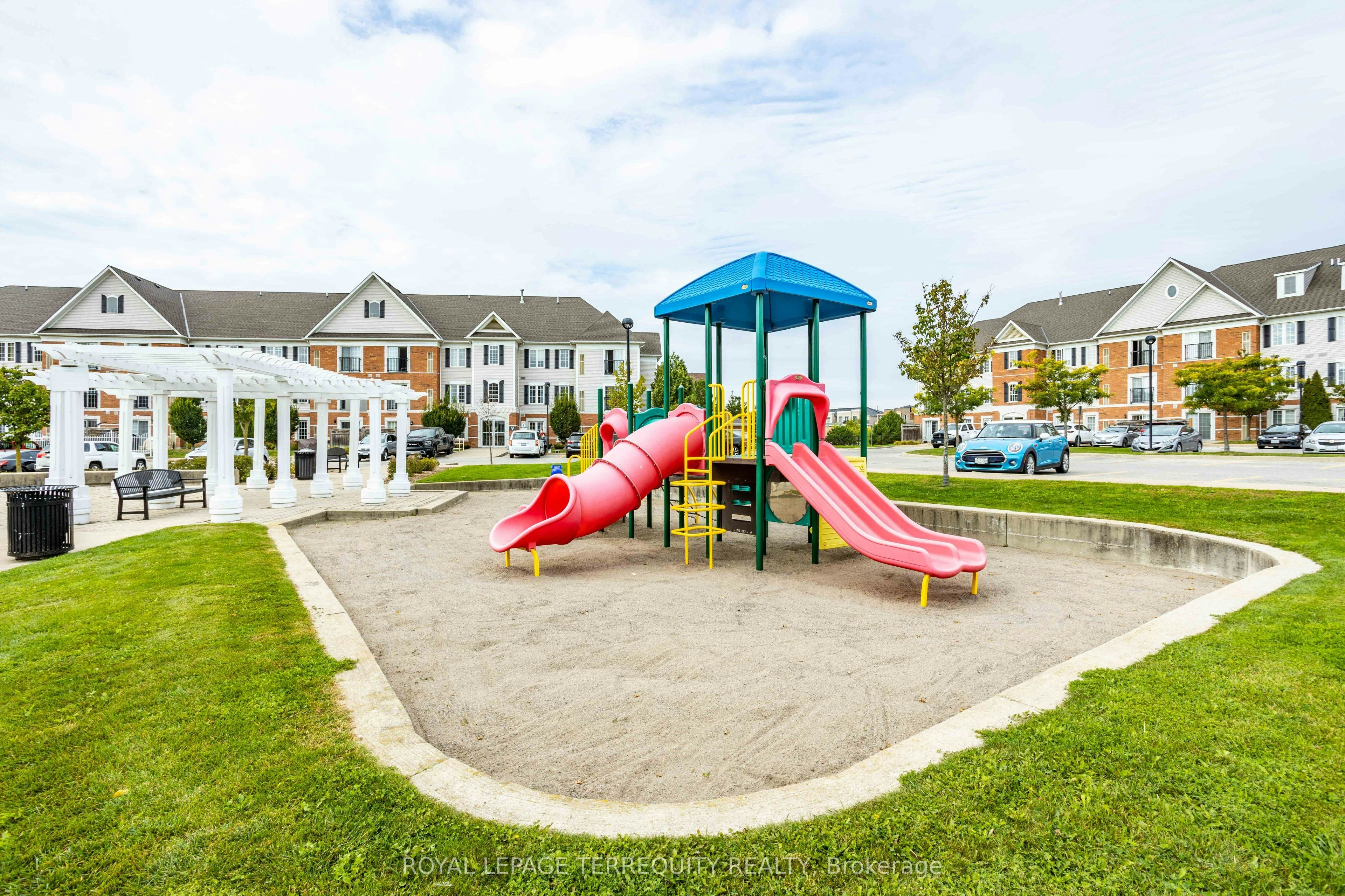 211-94 Aspen Springs Drive, Clarington, ON, L1C 5N4 - 5
