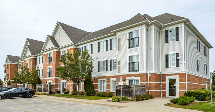 211-94 Aspen Springs Drive, Clarington, ON, L1C 5N4 - 2
