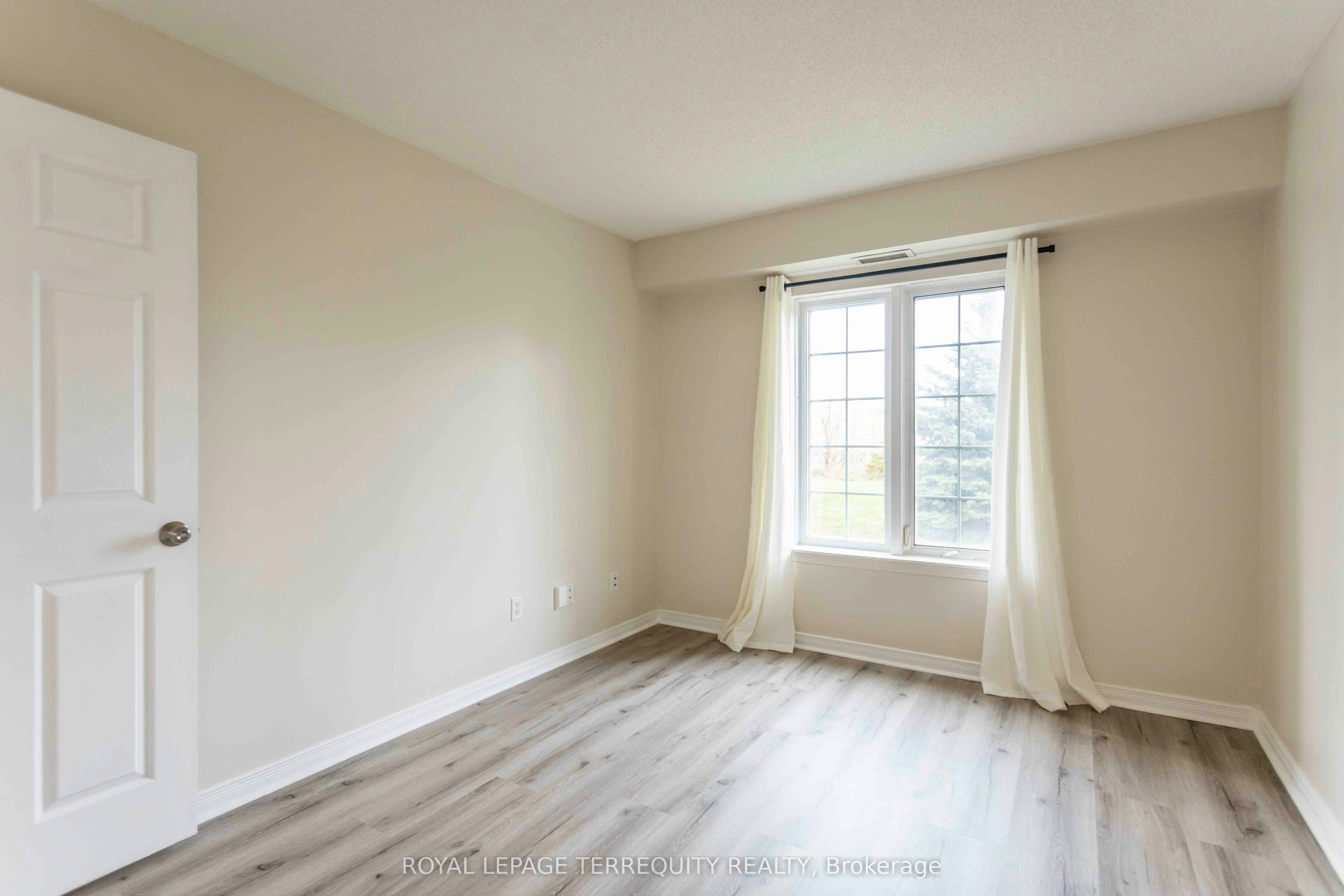 211-94 Aspen Springs Drive, Clarington, ON, L1C 5N4 - 22