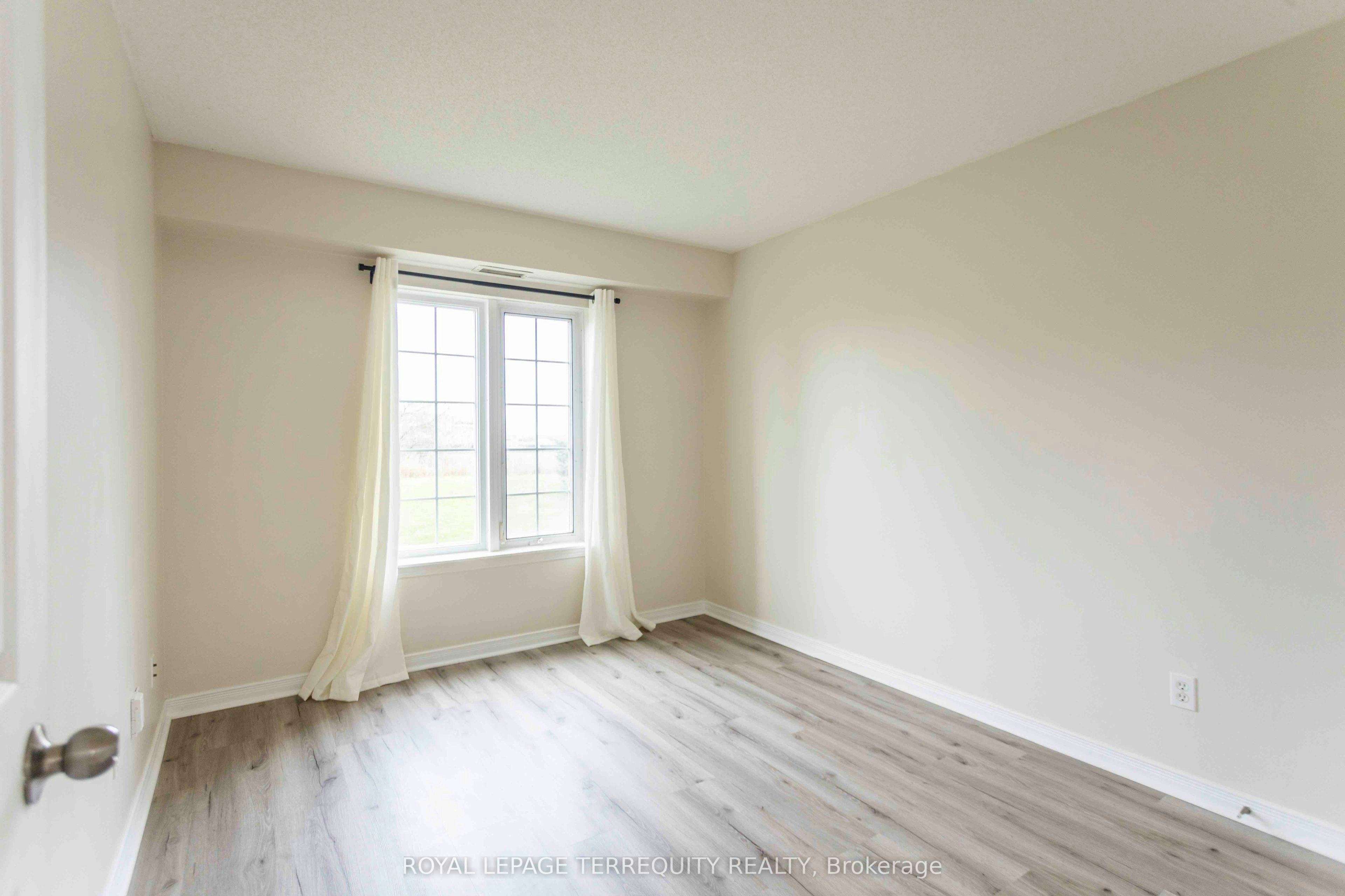 211-94 Aspen Springs Drive, Clarington, ON, L1C 5N4 - 21