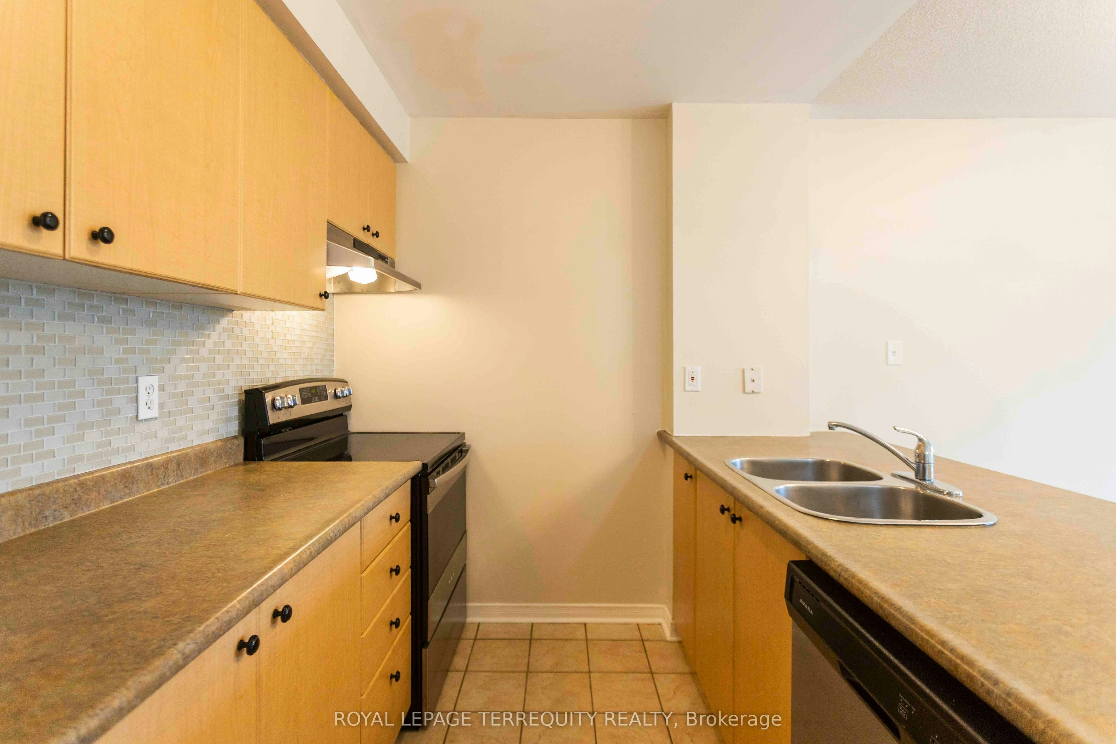 211-94 Aspen Springs Drive, Clarington, ON, L1C 5N4 - 20