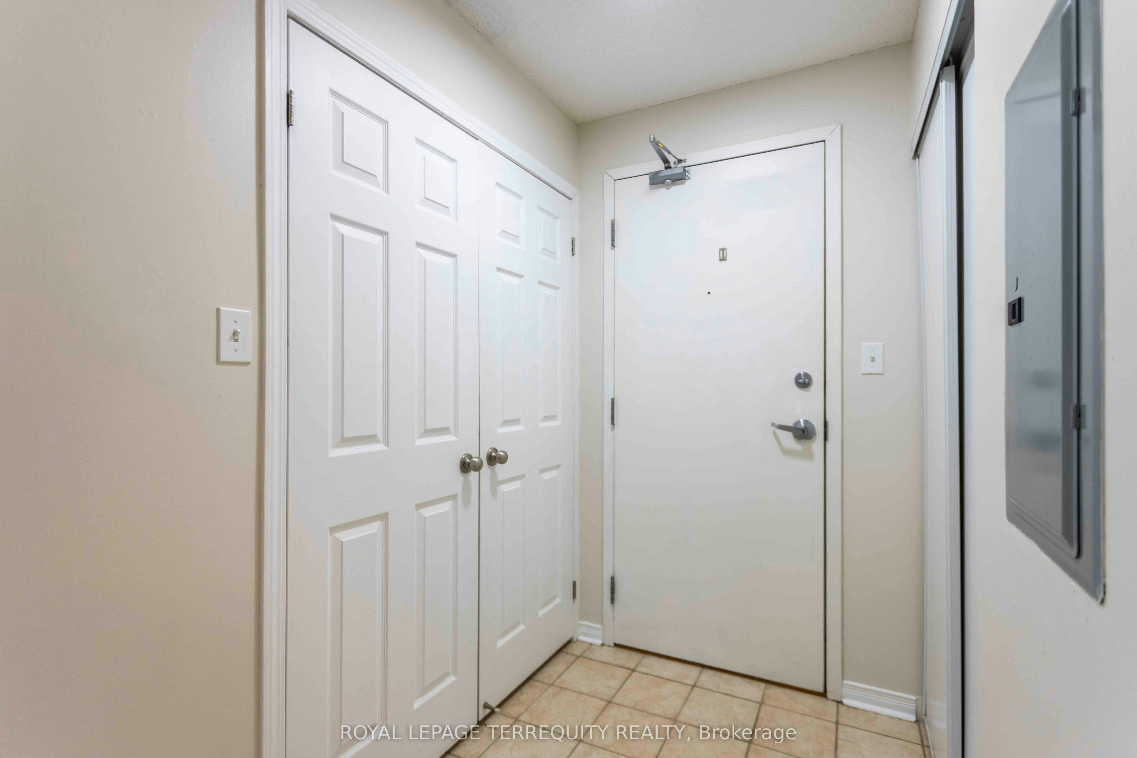 211-94 Aspen Springs Drive, Clarington, ON, L1C 5N4 - 9