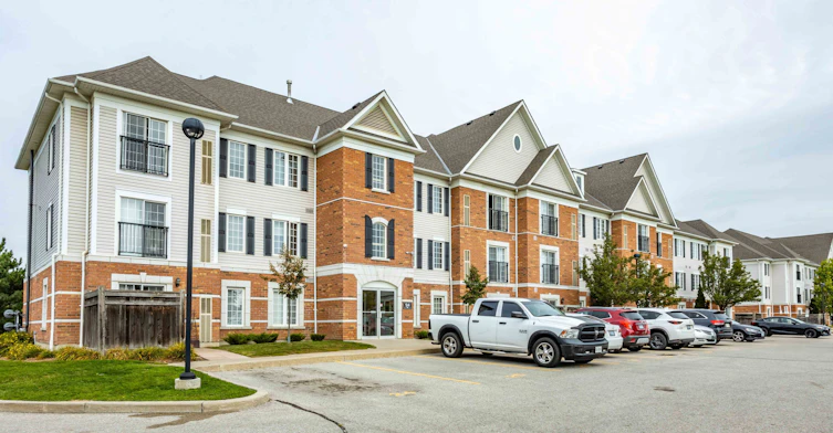 211-94 Aspen Springs Drive, Clarington, ON, L1C 5N4 - 3