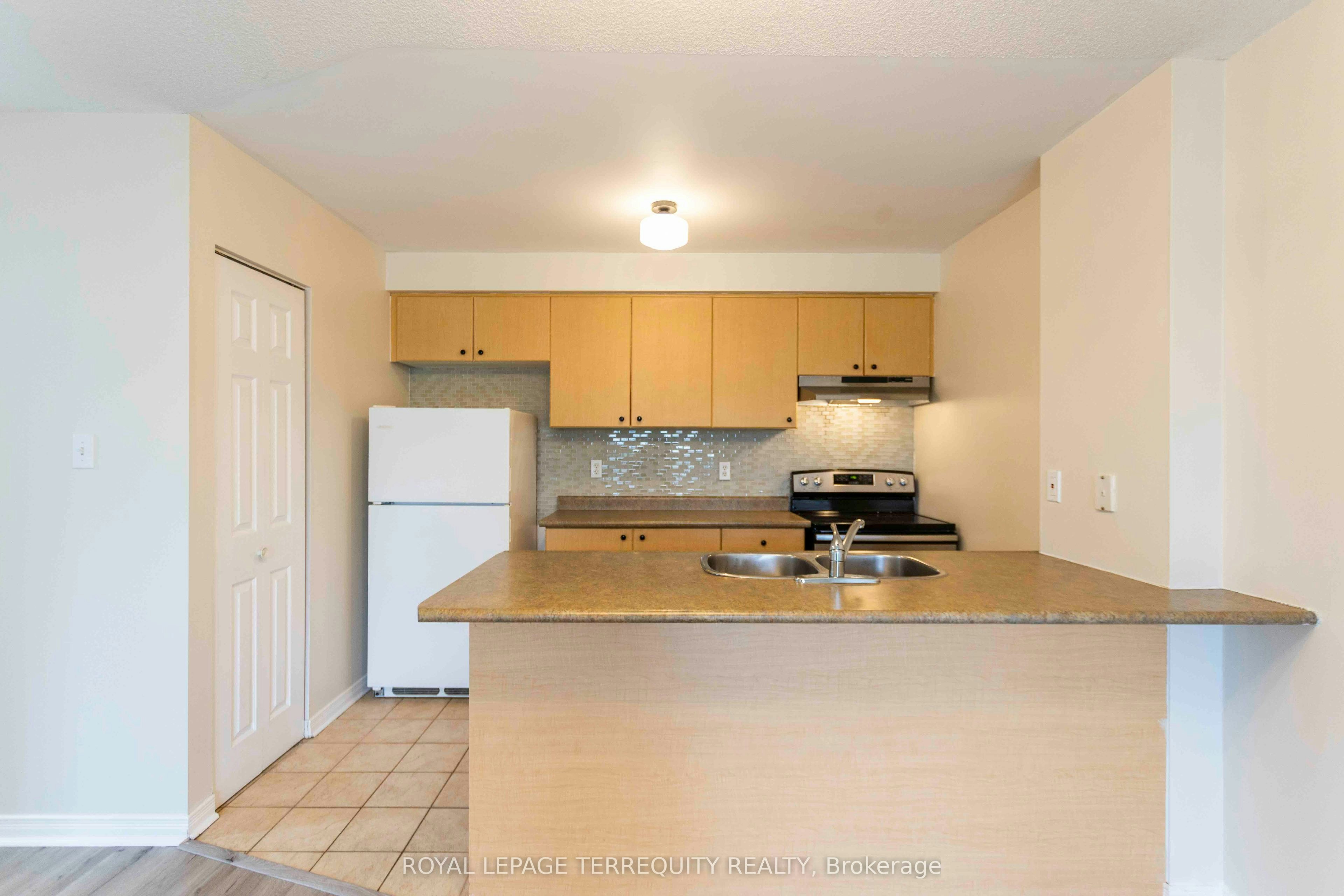 211-94 Aspen Springs Drive, Clarington, ON, L1C 5N4 - 18