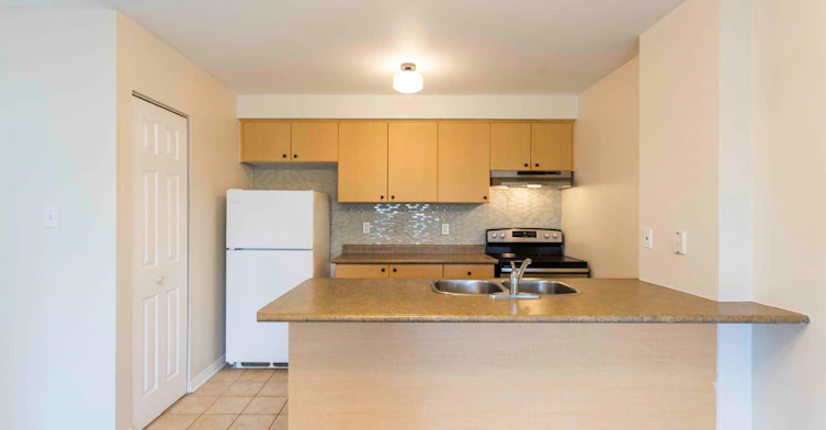 211-94 Aspen Springs Drive, Clarington, ON, L1C 5N4 - 18