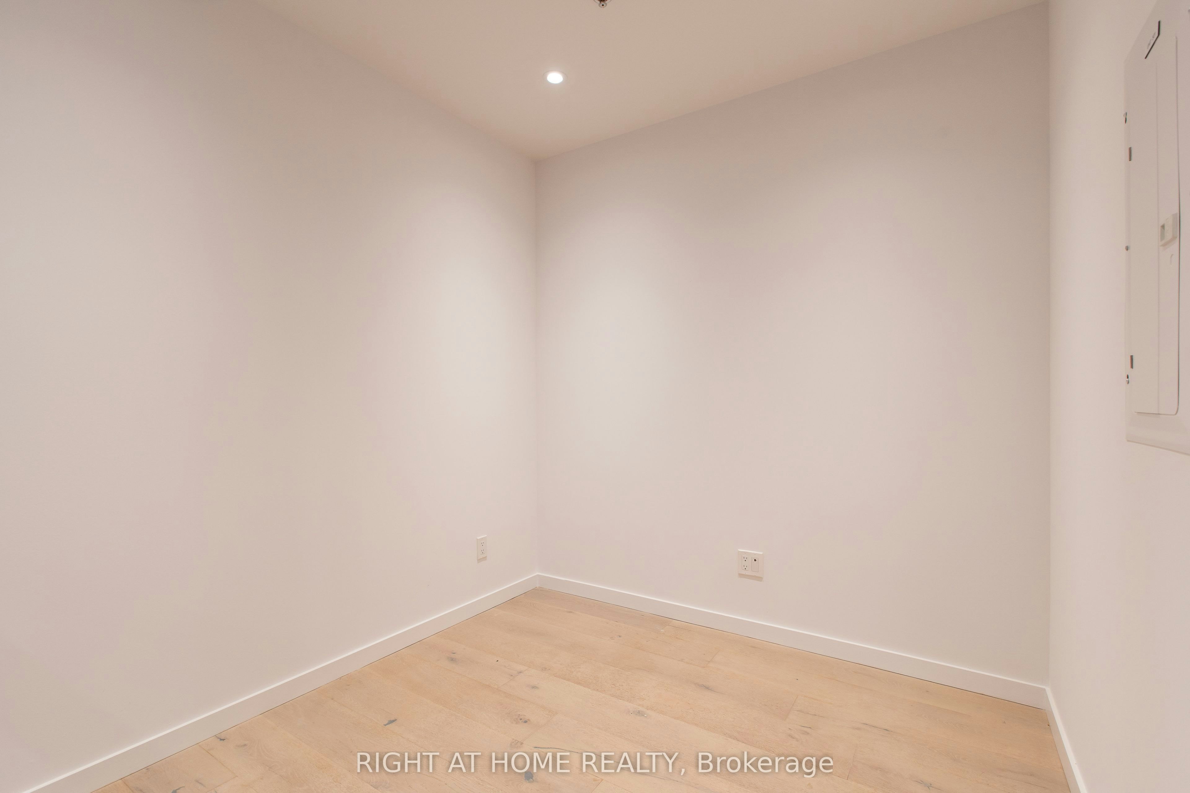 301-778 Queen Street E, Toronto, ON, M4M 1H4 - 8