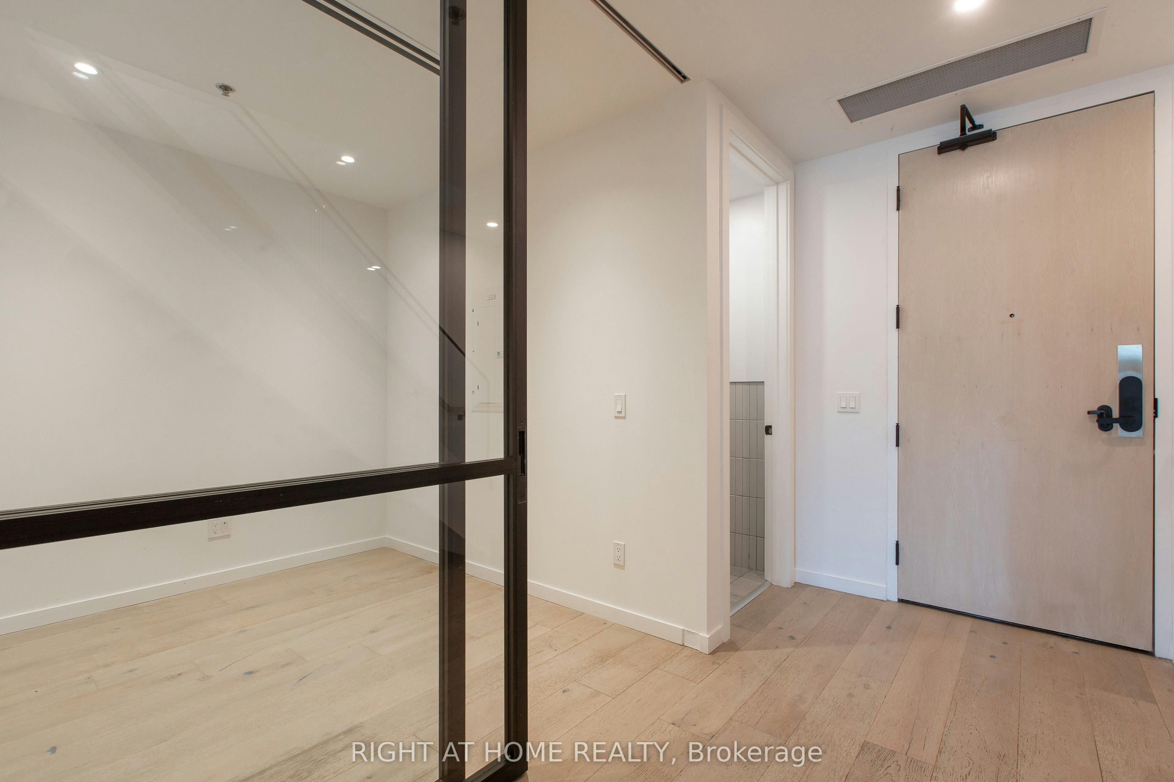 301-778 Queen Street E, Toronto, ON, M4M 1H4 - 3