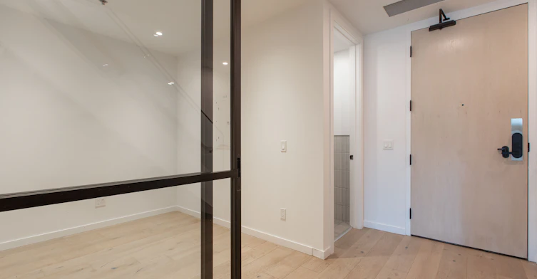 301-778 Queen Street E, Toronto, ON, M4M 1H4 - 3