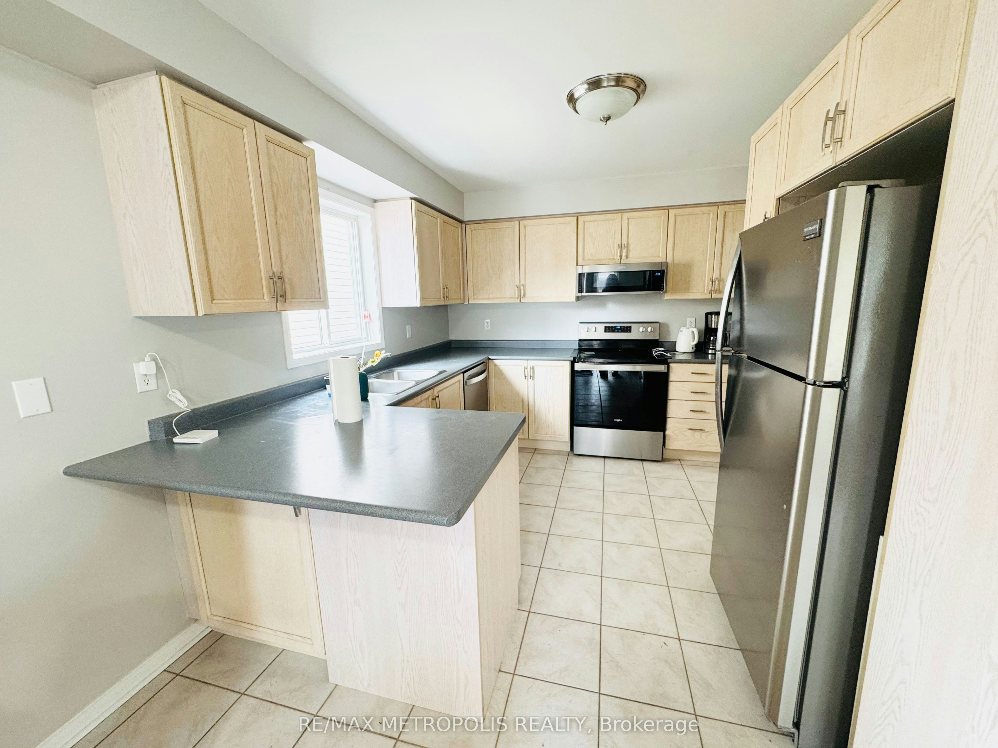 33 Palomino Place, Whitby, ON, L1R 2V5 - 4