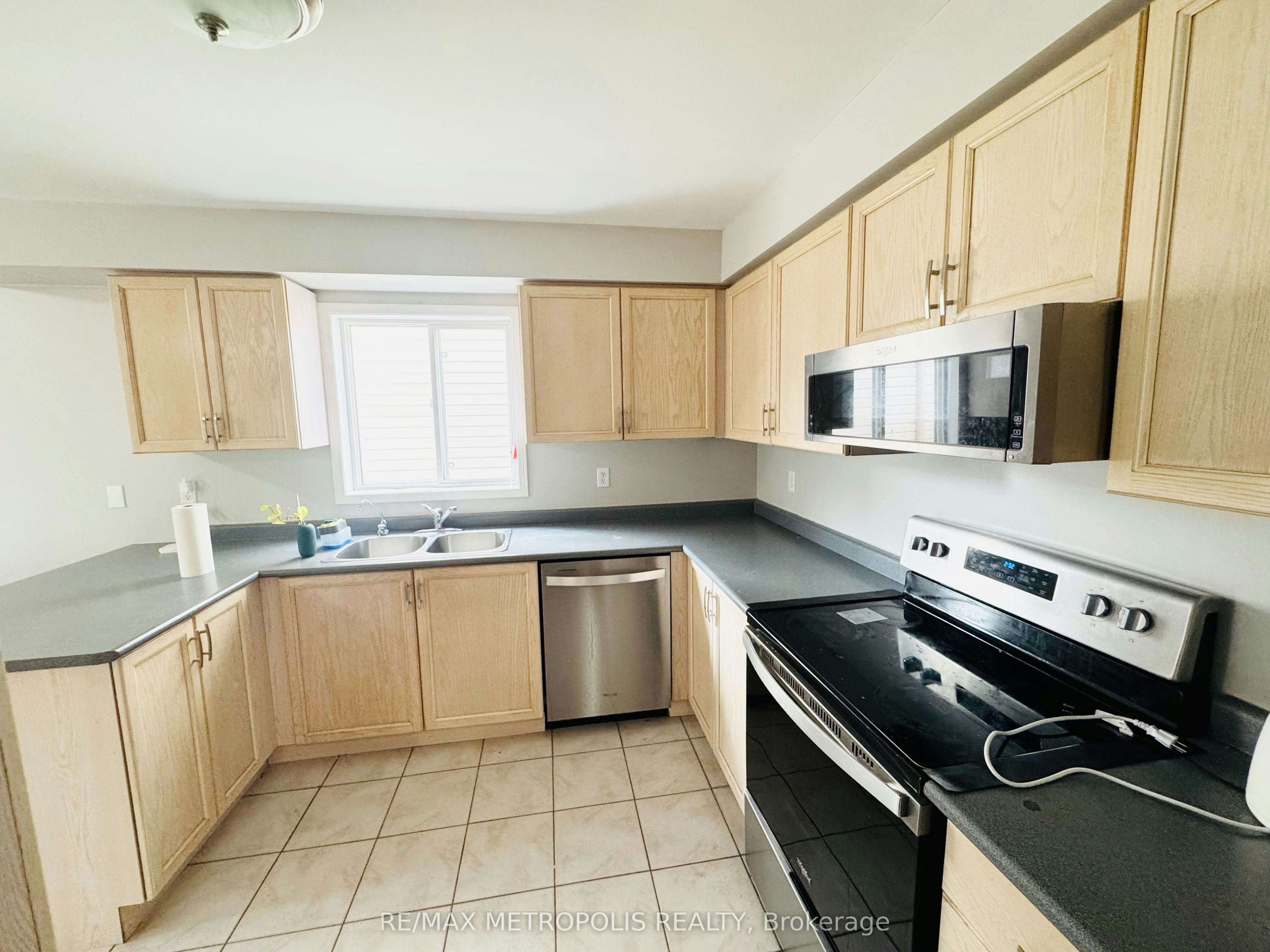 33 Palomino Place, Whitby, ON, L1R 2V5 - 6