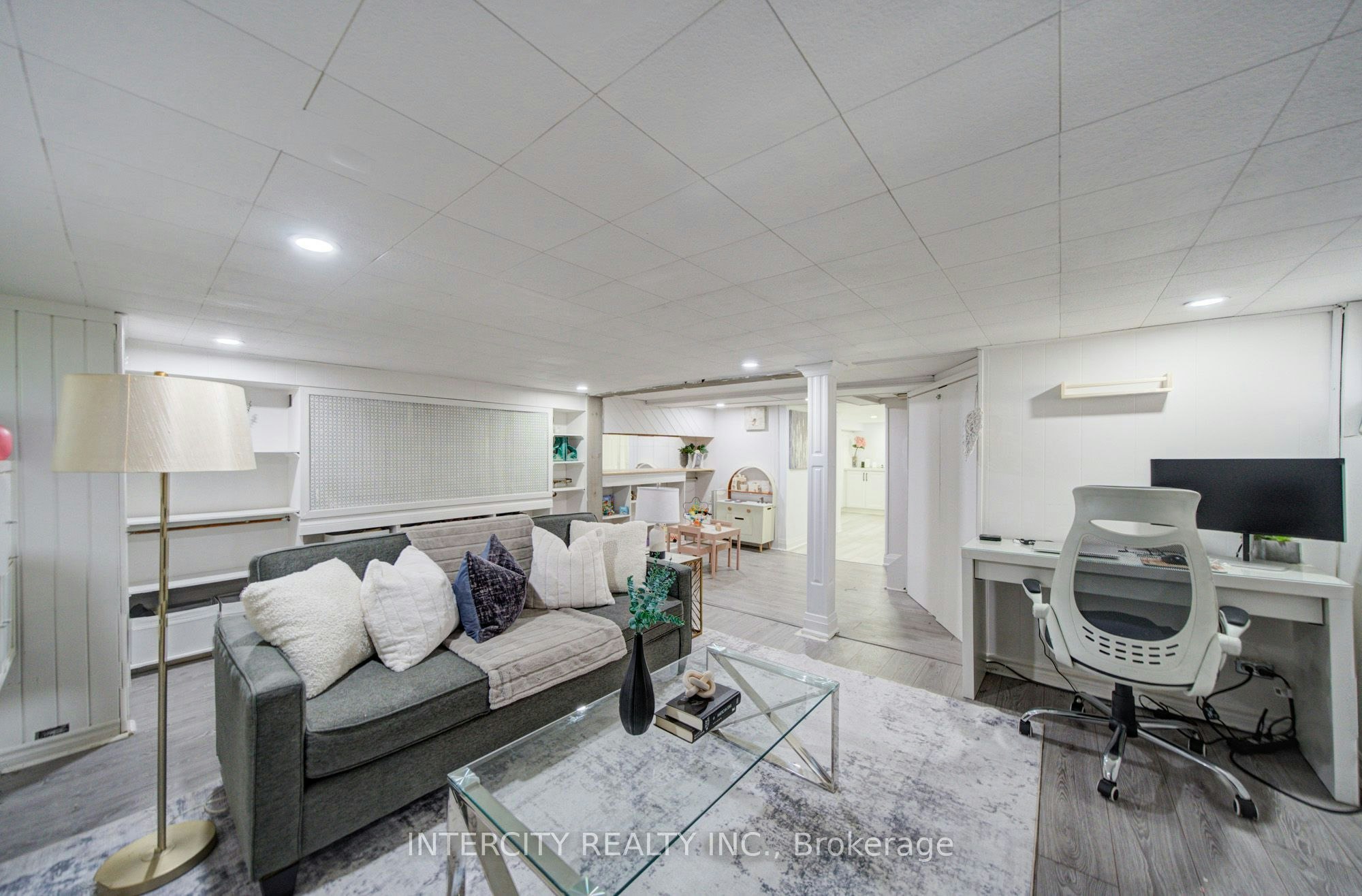 256 Blantyre Avenue, Toronto, ON, M1N 2S1