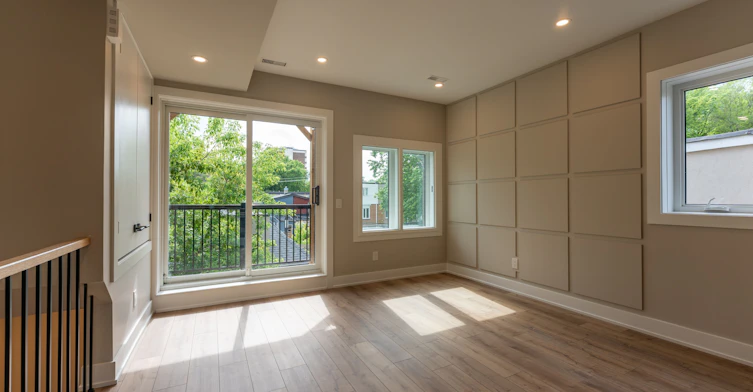 3-352 Jones Avenue, Toronto, ON, M4J 3G3