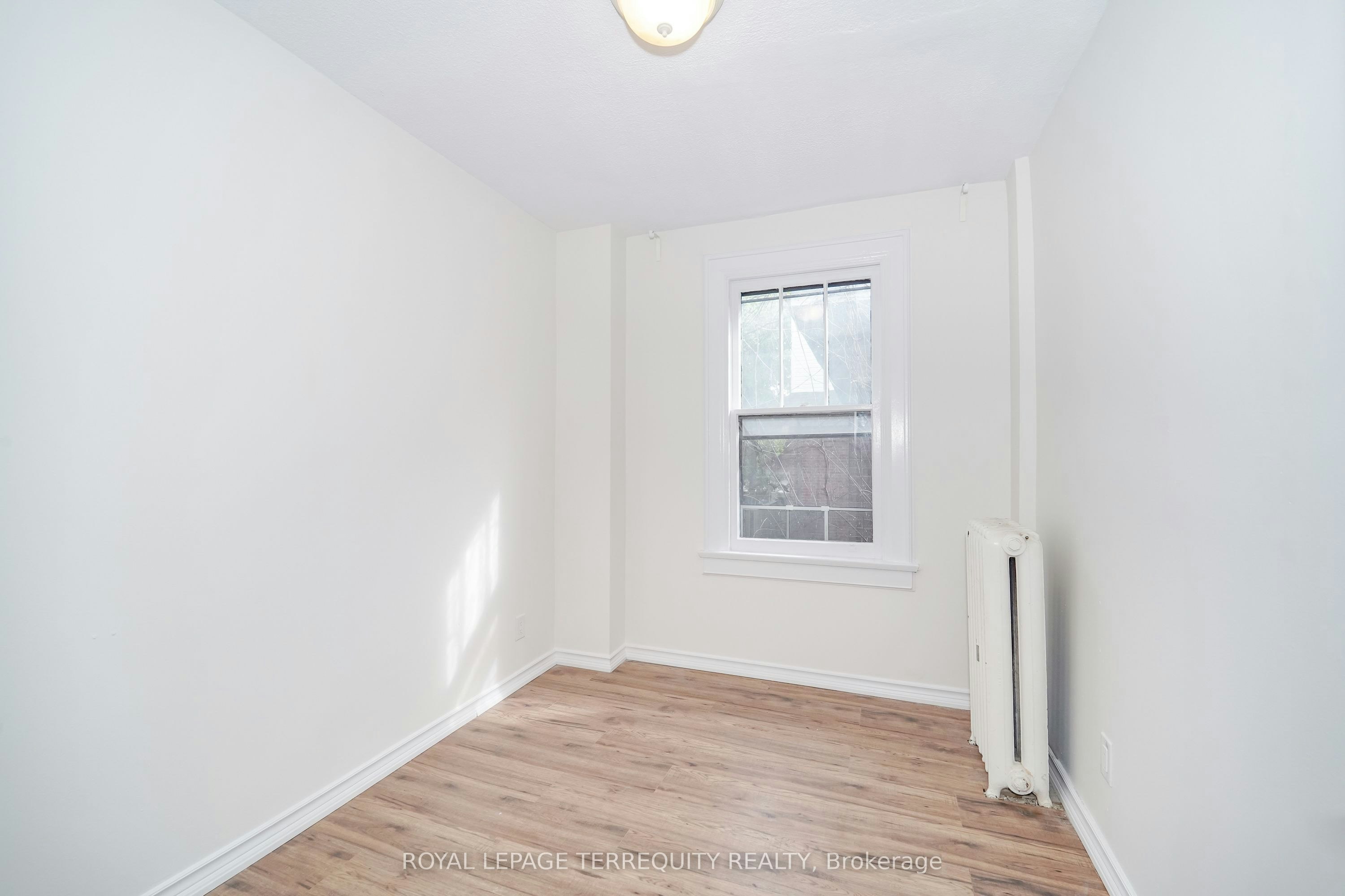 6-8 Thorncliffe Avenue, Toronto, ON, M4K 1V5 - 6