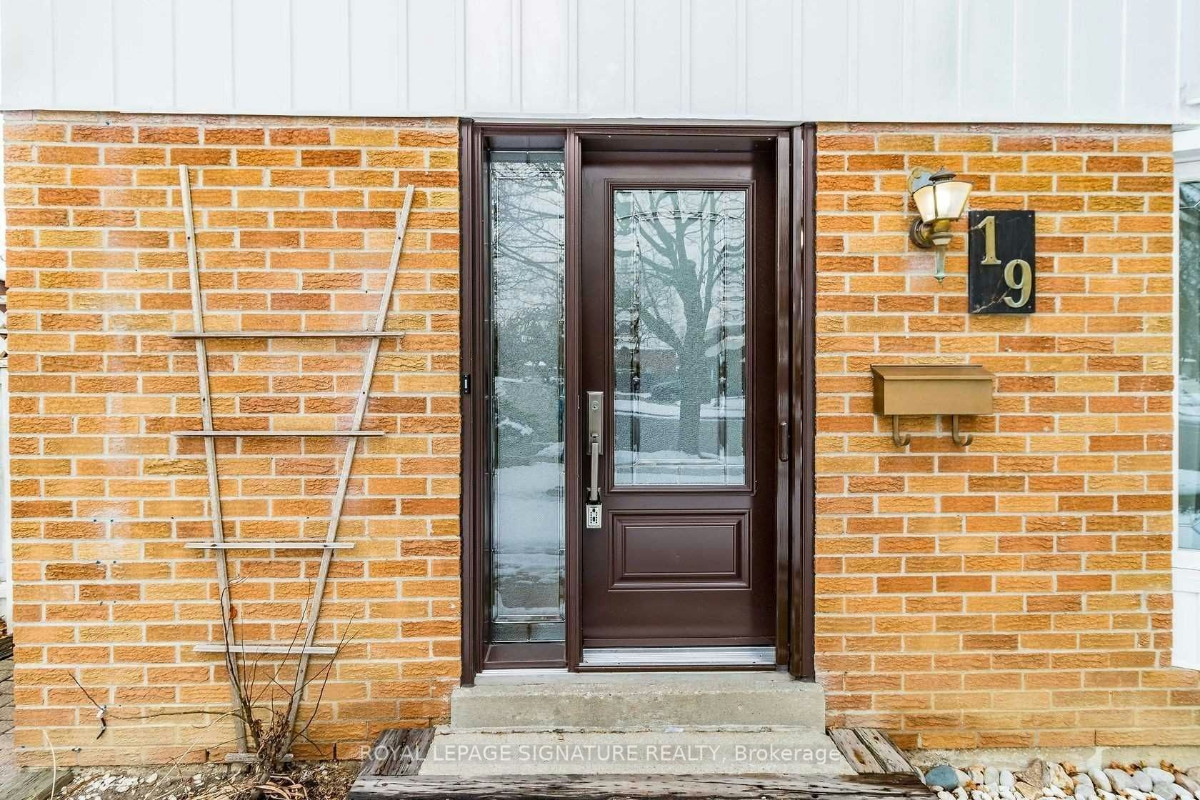 Upper-19 Starlake Drive, Toronto, ON, M1G 3C3