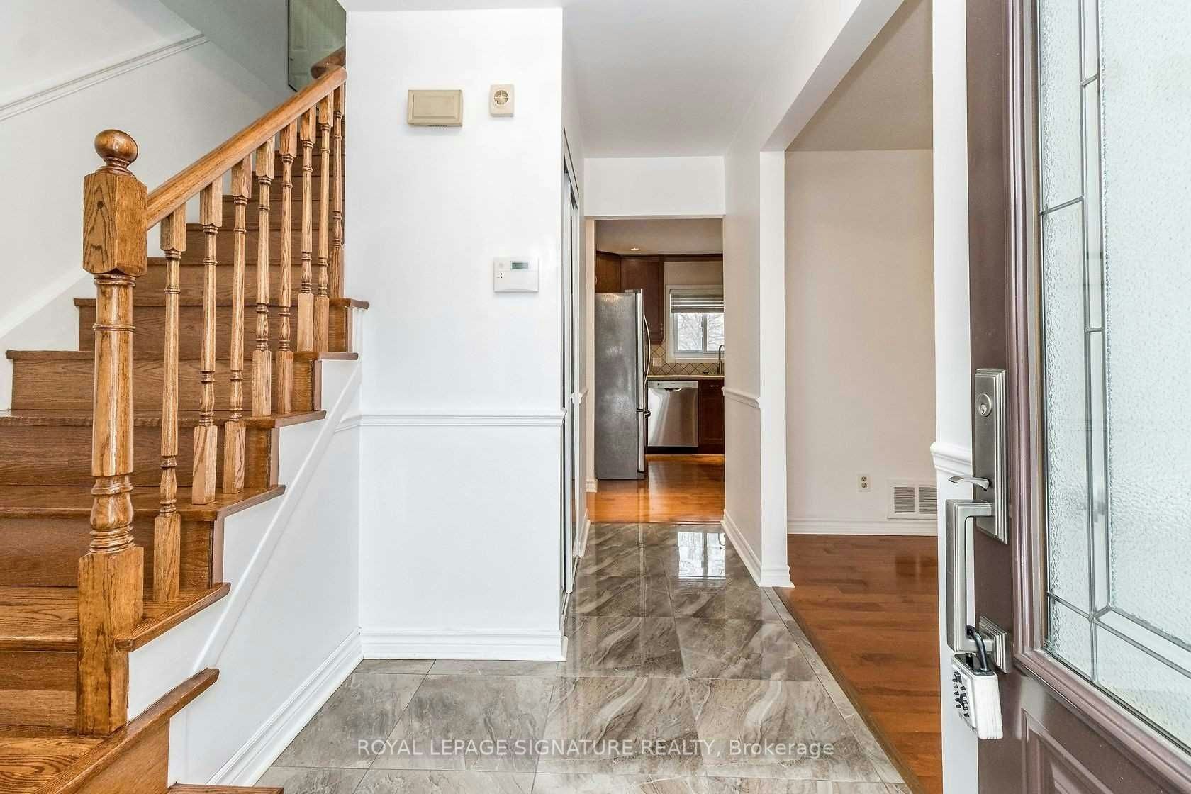 Upper-19 Starlake Drive, Toronto, ON, M1G 3C3 - 2