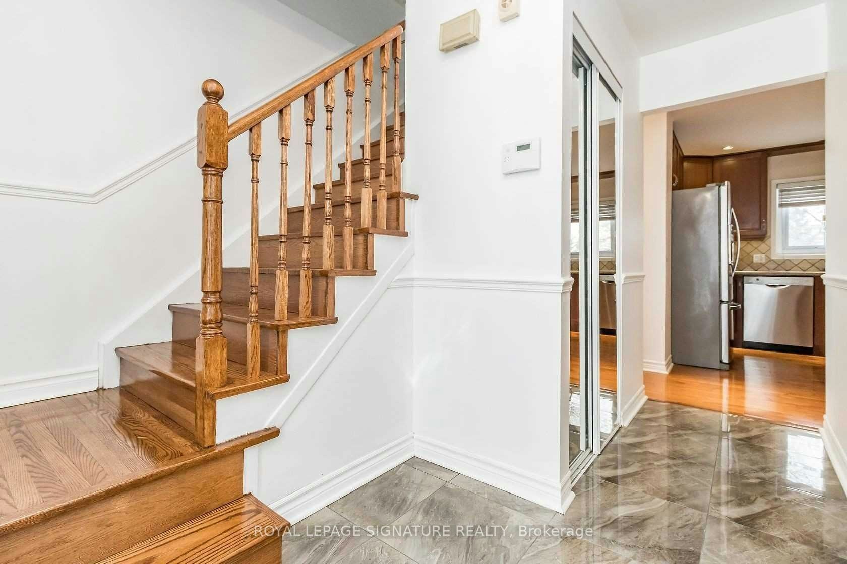 Upper-19 Starlake Drive, Toronto, ON, M1G 3C3 - 3