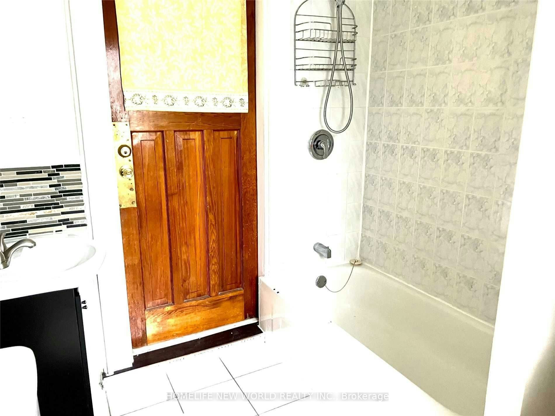 Sf-6 Sproat Avenue, Toronto, ON, M4M 1W4 - 5