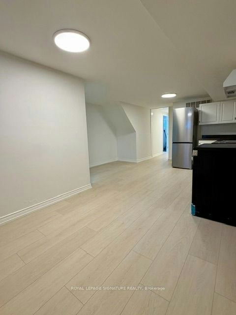 Lower-152 Barker Avenue, Toronto, ON, M4C 2P1 - 5