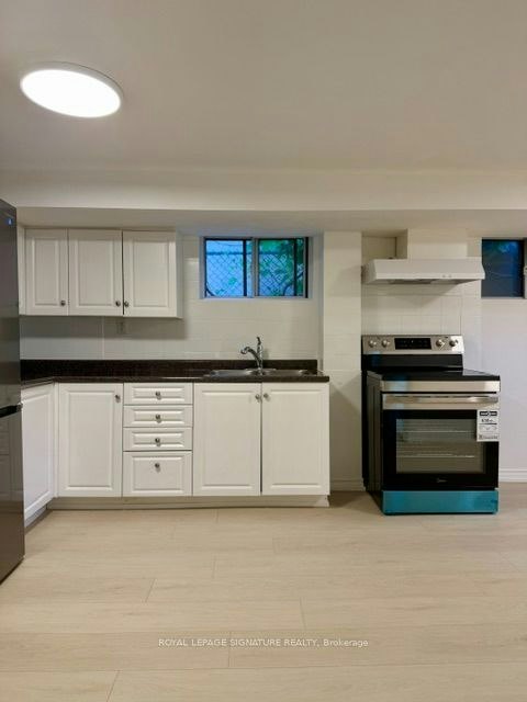 Lower-152 Barker Avenue, Toronto, ON, M4C 2P1 - 3