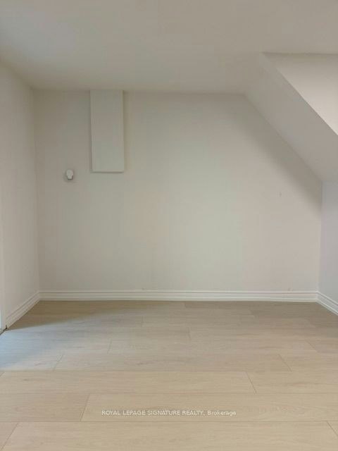 Lower-152 Barker Avenue, Toronto, ON, M4C 2P1 - 7