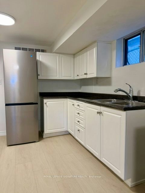 Lower-152 Barker Avenue, Toronto, ON, M4C 2P1 - 4