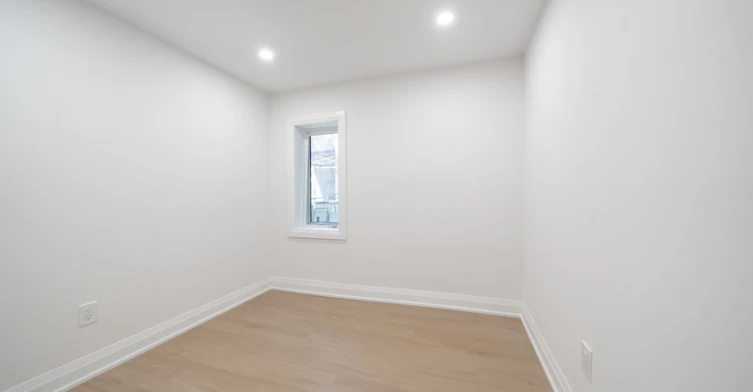 Lower-344 Highfield Road, Toronto, ON, M4L 2V5 - 8