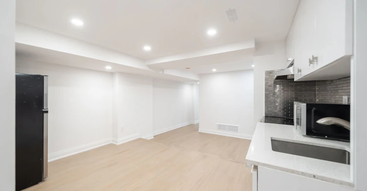 Lower-344 Highfield Road, Toronto, ON, M4L 2V5 - 2
