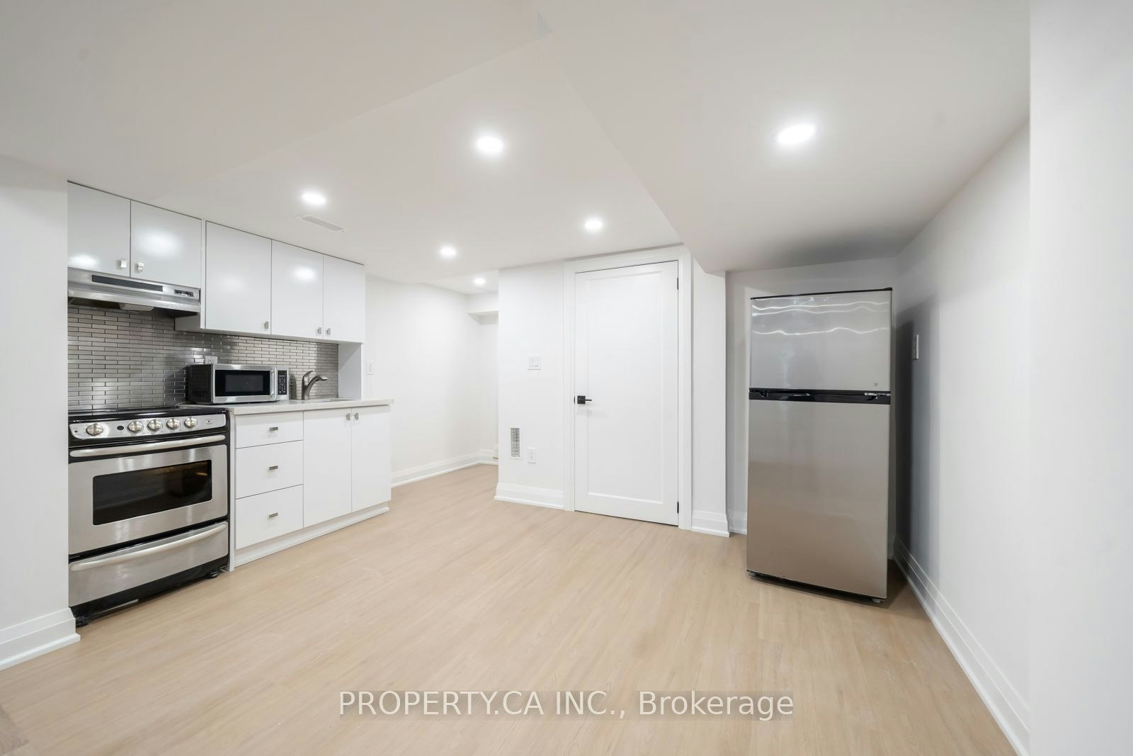 Lower-344 Highfield Road, Toronto, ON, M4L 2V5 - 6