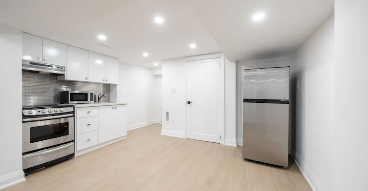 Lower-344 Highfield Road, Toronto, ON, M4L 2V5 - 6