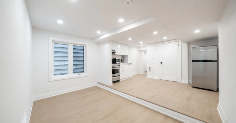 Lower-344 Highfield Road, Toronto, ON, M4L 2V5 - 7