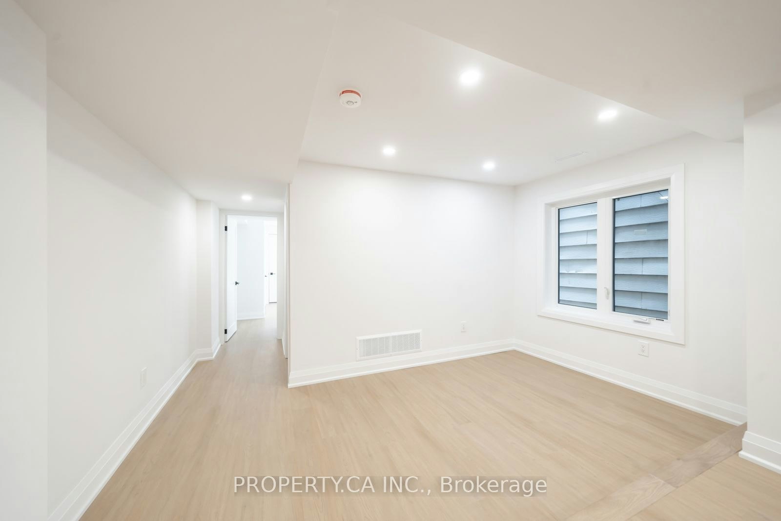 Lower-344 Highfield Road, Toronto, ON, M4L 2V5 - 5