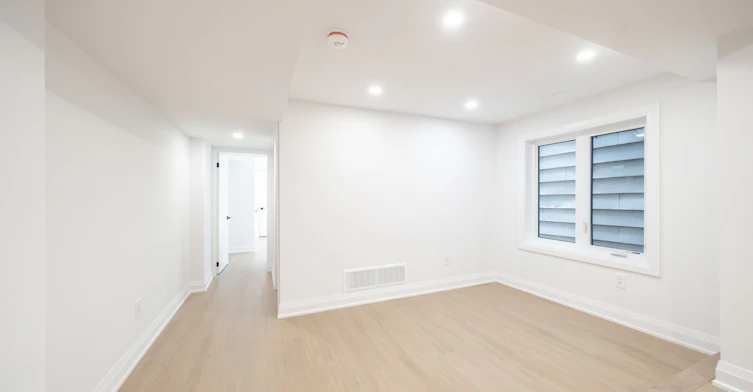 Lower-344 Highfield Road, Toronto, ON, M4L 2V5 - 5