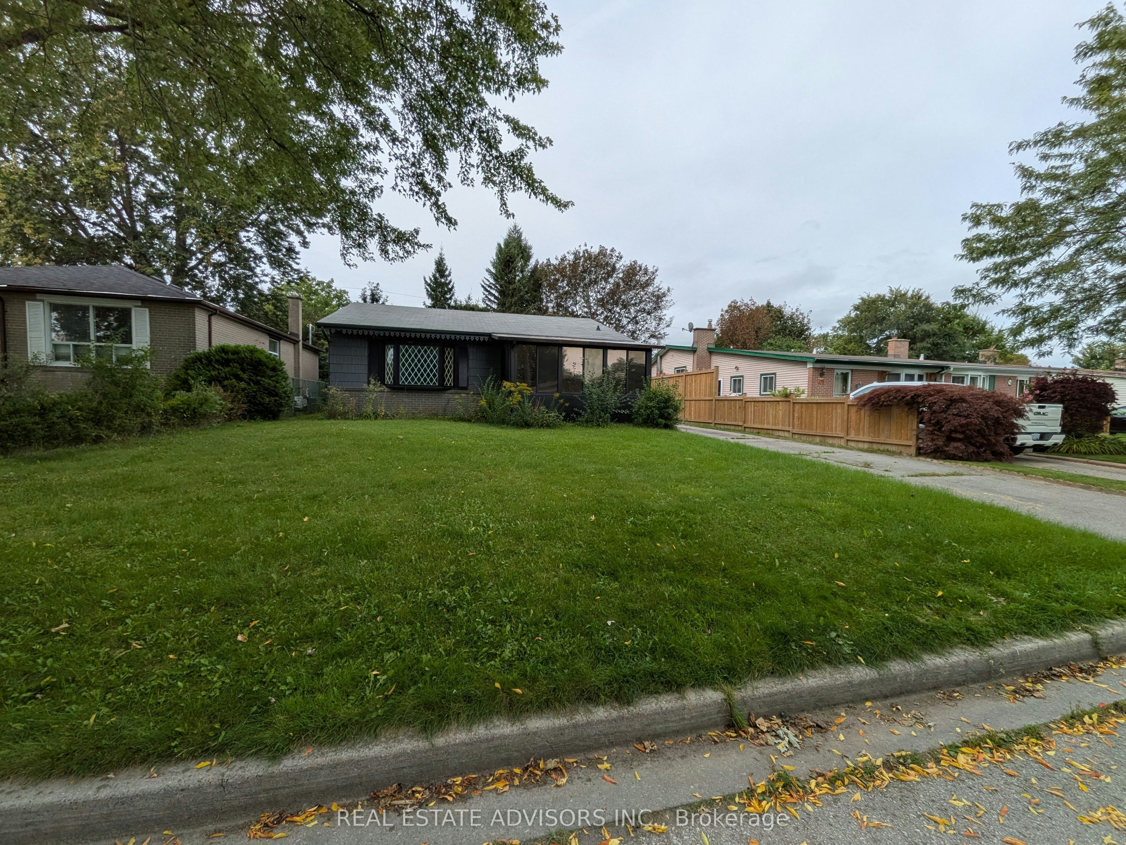 712 Annland Street, Pickering, ON, L1W 1B4