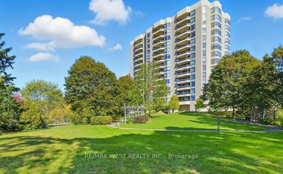 305-700 Wilson Road N, Oshawa, ON, L1G 7T5