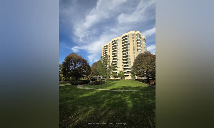 305-700 Wilson Road N
