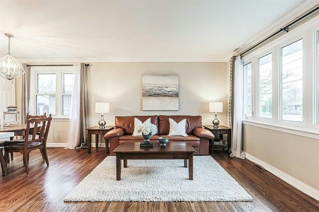 917 Henry Street, Whitby, ON, L1N 5E6 5