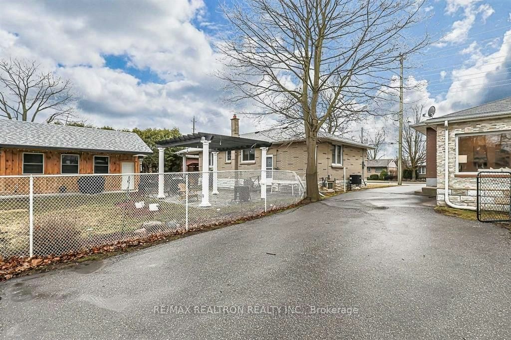 917 Henry Street, Whitby, ON, L1N 5E6 - 24