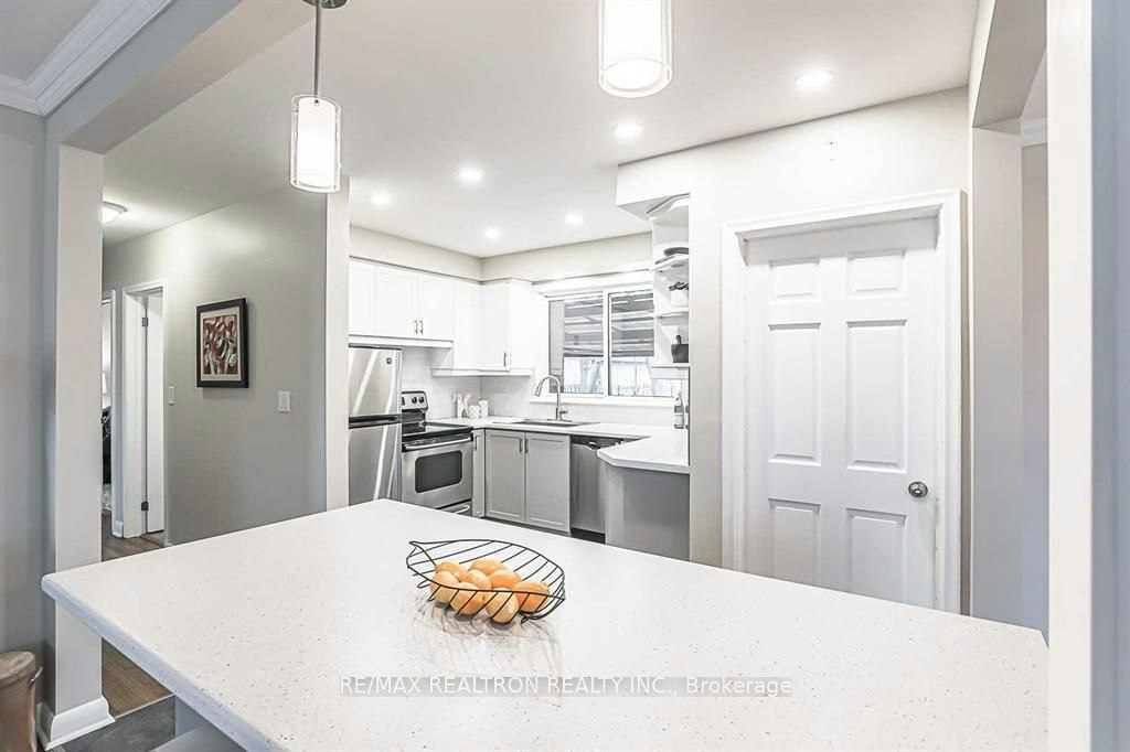 917 Henry Street, Whitby, ON, L1N 5E6 - 11