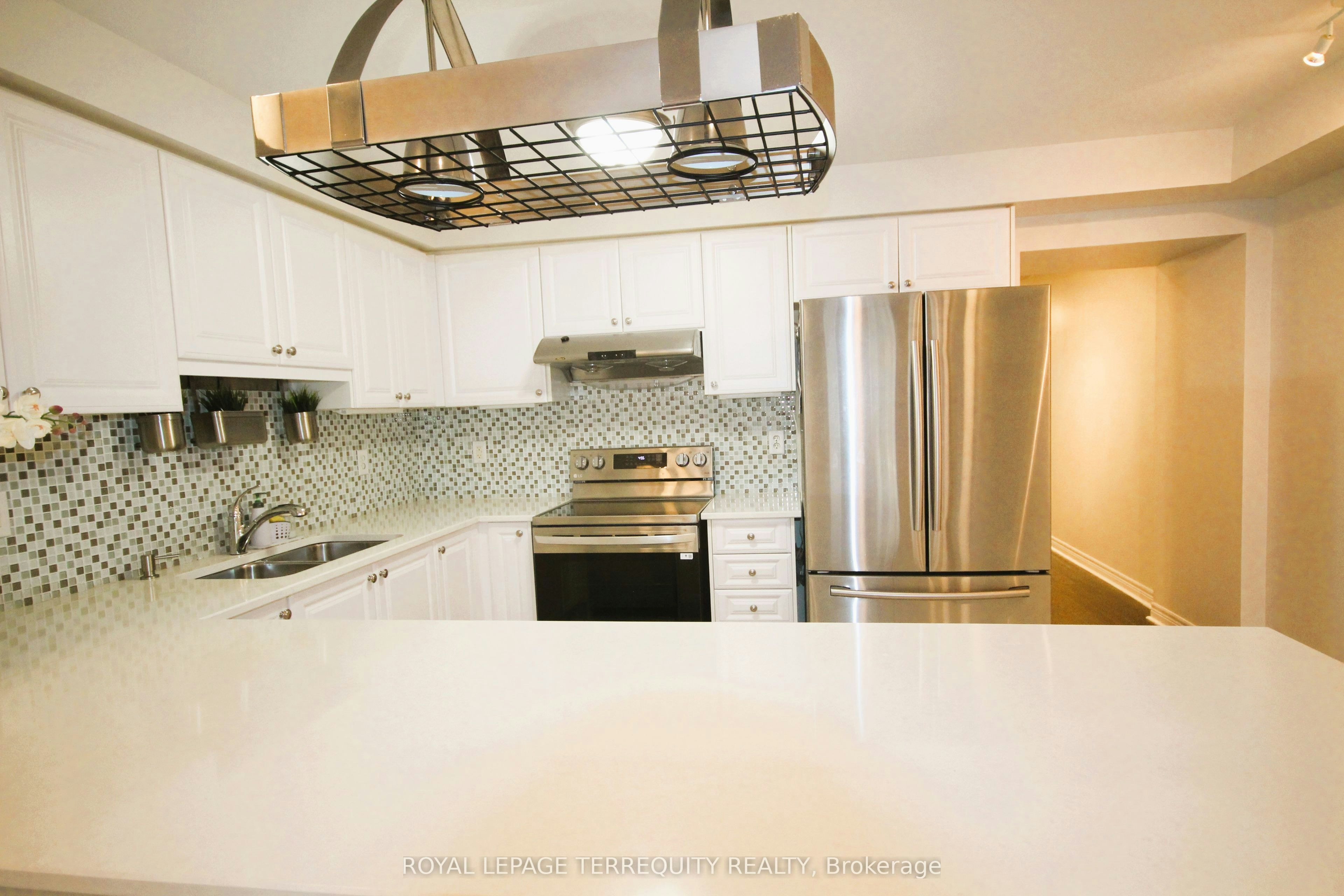 Upper-19 De Jong Street, Toronto, ON, M1P 0C1 - 10