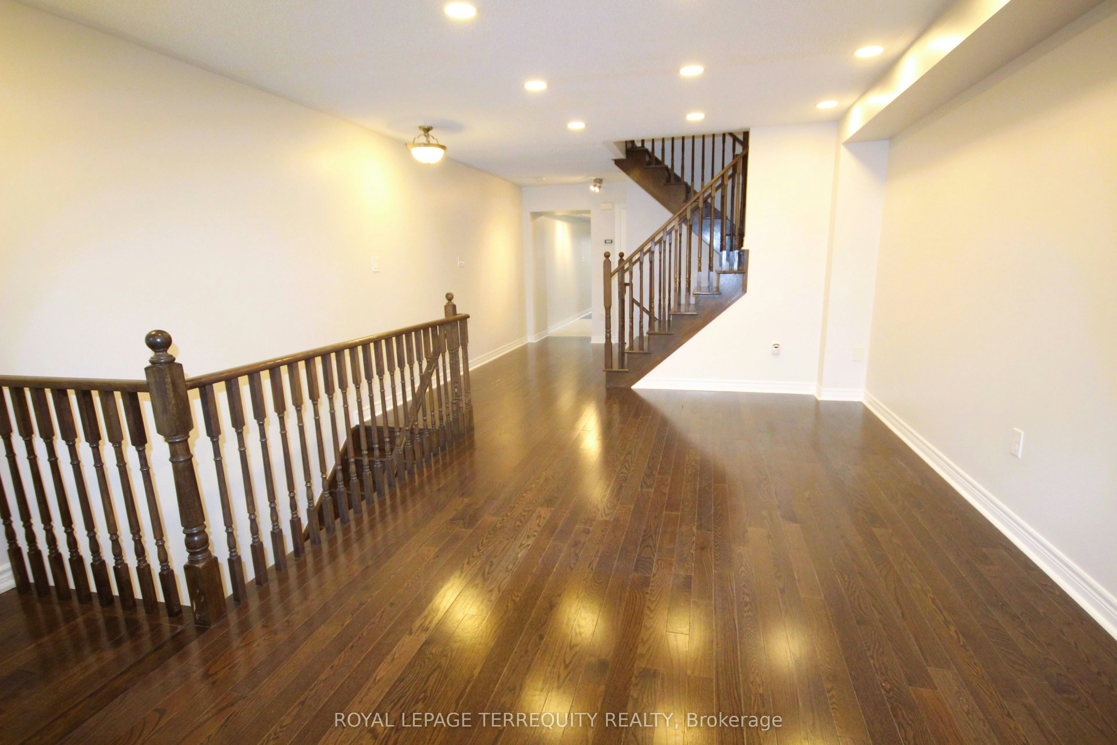 Upper-19 De Jong Street, Toronto, ON, M1P 0C1 - 5